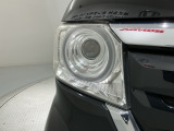 LEDヘッドライトは、点灯の瞬間から最大光量を発揮し、突然暗くなるトンネルなどでの安定感を高めます。