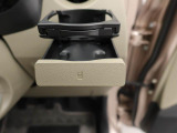 カップホルダーは運転席や助手席からちょうど手の届く位置です!!