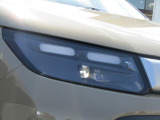 ■LEDヘッドライト■消費電力は少なく、しっかり明るいLEDヘッドライトです!電球タイプ、ハロゲンのライトよりも長く使えるのが特徴です。従来のオレンジ色に近い光ではなく白く明るく照らします