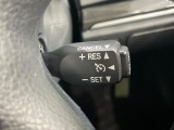 【クルーズコントロール】高速道路もラクラク走行。アクセルを離しても一定速度で走行ができ、長距離運転時の負担を軽減!加速・減速も簡単なスイッチ操作で調整できます。