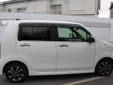 当社の優秀なスタッフがしっかり点検整備をさせていただいてからご納車いたします!さらに!ワイパーゴム、エレメント、エアクリーナーを新品交換させて頂いています!