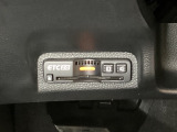 ハンドルの左下にETC2.0がついています。高速道路の料金所の通過も楽々です。カードの取り出しもしやすい場所についています。