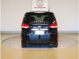VSAが走行中の車のタイヤのスリップを感知して安全な走行を確保します。