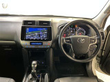 運転席周りのレイアウトをご覧ください。ナビゲーションが綺麗に装着されすっきり収まってますね!