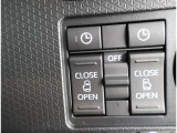 両側デンドウスライドドア。運転席手元で