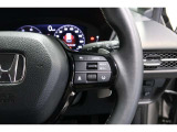 Hondaセンシングの機能のひとつ、アダプティブクルーズコントロール付!アクセルから足を離しても設定したスピードと前車との車間を保ち走行してくれます!車線維持もアシスト☆高速道路で疲労軽減ですね☆