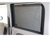 後部座席にはサンシェード付きなので日よけもバッチリ☆