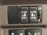 【両側パワースライドドア】両側がパワースライドドアになっており、運転席のスイッチやスマートキーでも開閉が可能です!開口部も広いので乗り降りも楽々♪