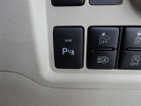 【コーナーセンサー】駐車、発進時の低速走行時に障害物への接近を検知し、ブザーとディスプレイ表示でお知らせします!障害物までの距離に応じて警告音を変えてお知らせします!