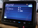 CD、DVD、Bluetooth、AM、FM、AUX、スマートフォン接続ができます。