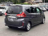 リアはプライバシーガラス付です。見た目もかっこいいですよね。また、太陽光を防ぐので冷房の効きを良くする効果もあるんです。エアコンを控えめにすれば燃費向上も見込めますよ。
