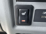 【ここがポイント!】運転席には寒い冬にうれしいシートヒーターが装備されております。