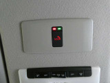 SOSコール 走行中の緊急時(病気や事故、あおり運転など)にボタンひとつでオペレーターに接続!救急や警察への連絡をサポートいたします。※使用にはお申し込みが必要です、詳しくはスタッフまで