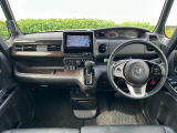 視界の良さと取り回しの良さで、たまに運転する奥様にも安心♪