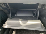 グローブボックスはとっても大きくて使いやすいですよ!他にも収納が充実しているので小物もスッキリ収まりますよ!