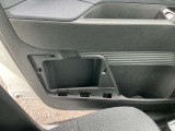 助手席ドアには専用車検証入れがあります!