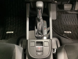 「e:HEV」は、モーター走行を中心にしながら電気エネルギーやエンジン動力を最も効率よく使い分けることができる賢いハイブリッドシステムです。サイドブレーキはスイッチ操作の電子制御パーキングブレーキです