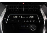 【エアコンまわり】 各操作スイッチなども使いやすい位置に配置されています。