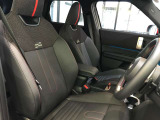MINIの少し硬めのシートは乗り降りもしやすく、長距離ドライブでも疲れません。
