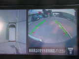 アラウンドビューモニターを装備!<駐車の際にナビ画面に車を真上から捉えた映像が映ります。駐車の時、とても便利な装備です。>