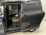【両側オートスライドドア】子供を乗せたりするのにも隣のお車を気にせずストレスフリー★雨の日などはリモコンキーからドアの開閉ができとても便利な両側オートスライドドア★