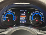 【メーターまわり】ドライバーから見やすい位置にあって安全運転に寄与します。マルチインフォメーションディスプレイでは、クルマに関する情報の確認はもちろん、各種安全機能・装備のON/OFFも設定可能。