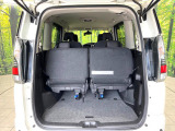 普段のお買い物や通勤、送迎等に十分な荷室スペースを確保しております。セカンドシートを倒すと、大きな荷物の積載も可能です♪