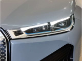 【レーザーライト】ブルーのデザインとBMW Laserのロゴにより視覚的にも個性を主張するレーザーライト。ハイビームモードを設定すると最長600mまでの距離を照射。夜間におけるドライビングの快適性を向上させますS
