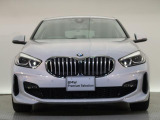 【キドニーグリル】BMWの代名詞。一目見ただけでBMWであると認識できる確固たるアイコンとして存在感を放ちます。