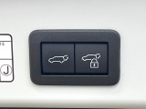 【パワーバックドア】スマートキーや運転席のボタンを押すだけでリアゲートが自動で開閉します!荷物を持っている時や、高い位置にあるバックドアを閉める際に便利な機能です♪