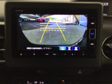【バックカメラ】運転が苦手な方も車庫入れラクラクです!ギアをリバースに入れれば自動的に切り換わりますので、面倒な操作は不要です♪狭い駐車場もお車を傷つけず安心ですね!