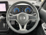 運転中のオーディオ操作は、ステアリングで行いましょう。安全運転で。
