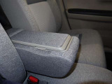 運転席にひじ掛けがございます。