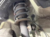 お車を安心してお乗りいただく為には、足回りの定期点検が欠かせません。サービスサポート(有償保証)では無料点検もご提供しており、安心のカーライフをお過ごしいただけるサポート体制が整っています。
