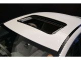 新車でも、サーティファイドカーでも、メルセデスのオーナーになるということは、メルセデスならではの安心と信頼をご購入いただくということ。私たちはそう考えます
