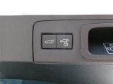 パワーバックドア機能付きです。高さや重さでバックドアの開閉って意外と大変ですが、電動で楽々です!