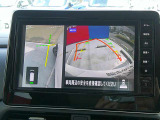 【アラウンドビューモニター】空から見下ろした映像がナビ画面にて確認可能です。駐車もラクラクですよ♪