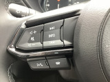 運転姿勢を崩さずにオーディオ操作が可能なステアリングオーディオスイッチ。Bluetooth接続でハンズフリー通話も可能です!