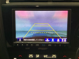 【バックカメラ】運転が苦手な方も車庫入れラクラクです!ギアをリバースに入れれば自動的に切り換わりますので、面倒な操作は不要です♪狭い駐車場もお車を傷つけず安心ですね!