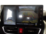 バックモニター付きで慣れない駐車場や車庫入れをサポートします。