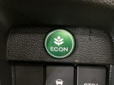 ★ECONスイッチ★ エコドライブを加速しよう!スイッチをONにすると、運転の仕方によるロスを抑え込み燃費をよくするようクルマが頑張ります(*^ー^*)燃費向上にチャレンジ♪