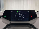 お好みに合わせてカスタマイズ出来るカラーメーター。ステアリングスイッチ操作で表示の切り替えが出来ます♪