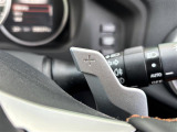 【パドルシフト(AT車)】MT車と同じように好きなギアで走ることができます!ステアリングから手を離さずに指先だけでシフト操作ができ、よりスポーティな走りをお楽しみいただけます。