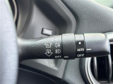 【オートライト(AUTO)】外の明るさをシステムが感知して、自動でヘッドライトが点灯します。ヘッドライトをつけ忘れを防ぐ便利機能です。