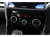 運転席と助手席の温度設定の変更が可能な左右独立タイプのデュアルエアコンです♪♪♪暑がりな人・寒がりな人も誰もが車内を快適にお過ごしいただけます♪♪♪