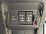 【両側パワースライドドア】スマートキーや運転席のスイッチで後席両側スライドドアの開閉が可能♪電動だから力を入れてドアを開ける必要が無く、小さなお子様でも簡単に開け閉めでき快適です♪