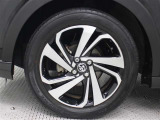 195/60R17タイヤ&17&times;6Jアルミホイール(切削光輝+ブラック塗装)を装着しています。