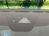 【スマートブレーキサポート】走行中に前方の車両等を認識し、衝突しそうな時は警報とブレーキで衝突回避と被害軽減をアシスト。より安全にドライブをお楽しみいただけます。