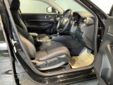 フィット感のあるシート。しっかりと支えてくれるので、長時間の運転を快適にサポートしてくれます。