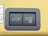 【パワーバックドア】スマートキーや運転席のボタンを押すだけでリアゲートが自動で開閉します!荷物を持っている時や、高い位置にあるバックドアを閉める際に便利な機能です♪